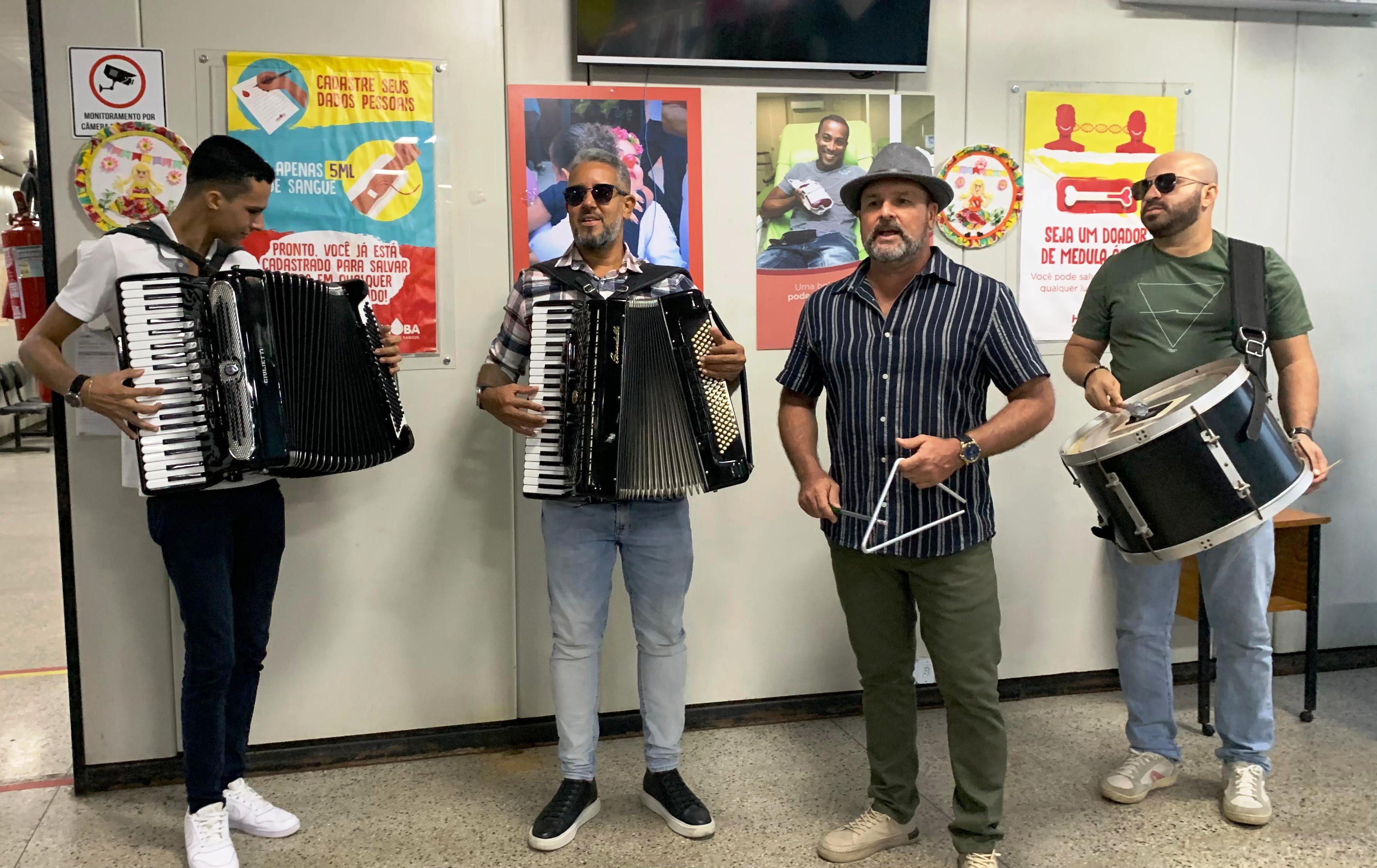 Del Feliz, Leo Estakazero e Trio Resfulengo animam o forró do Junho Vermelho na Hemoba