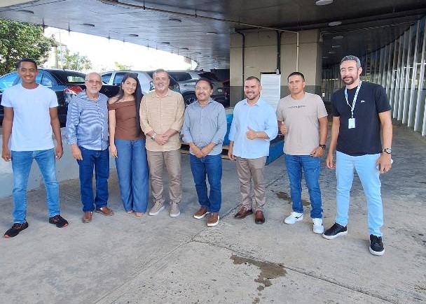 Deputado Roberto Carlos entrega automóvel para reforçar serviços públicos em Itiúba