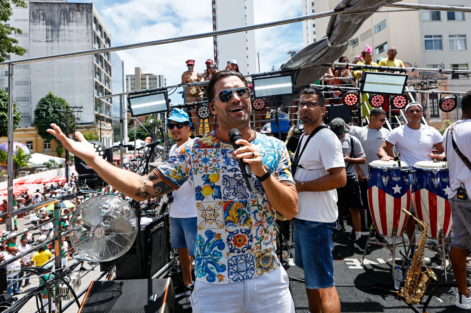 Tayrone embala os apaixonados no Circuito Osmar com sucessos do arrocha