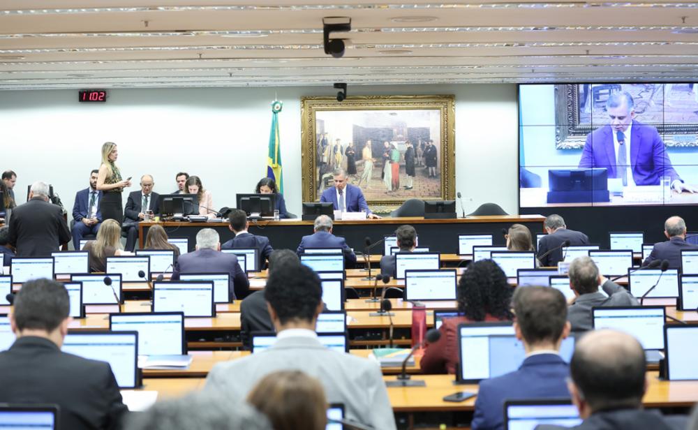 CCJ da Câmara aprova PEC que muda cálculo do IPVA