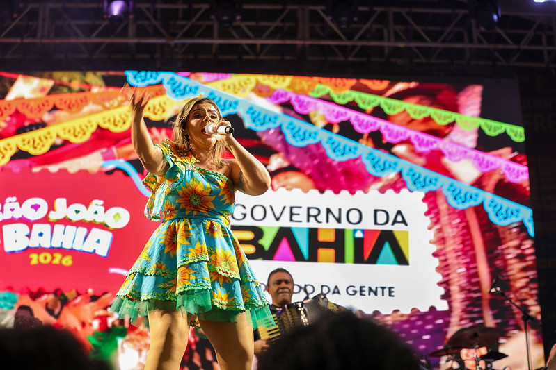 São João no Pelourinho reúne multidão com shows de Canários do Reino, Mastruz com Leite, Falamansa e outras atrações nesta segunda-feira