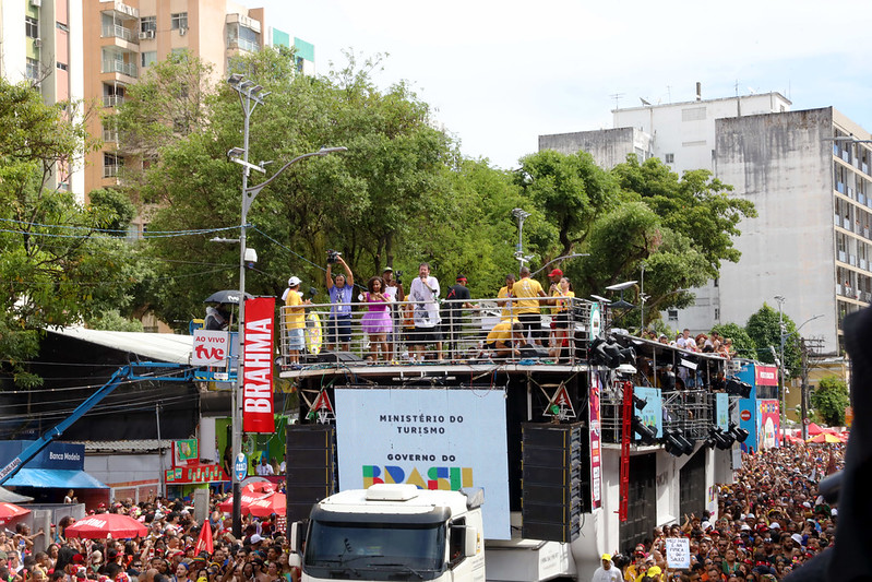 Ivete Sangalo, Léo Santana e Mudei de Nome: trios pipoca agitam Circuito Osmar no último dia de Carnaval