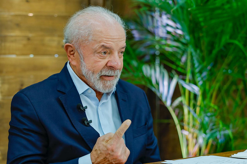Lula afirma pré-candidatura à reeleição; direita também se movimenta