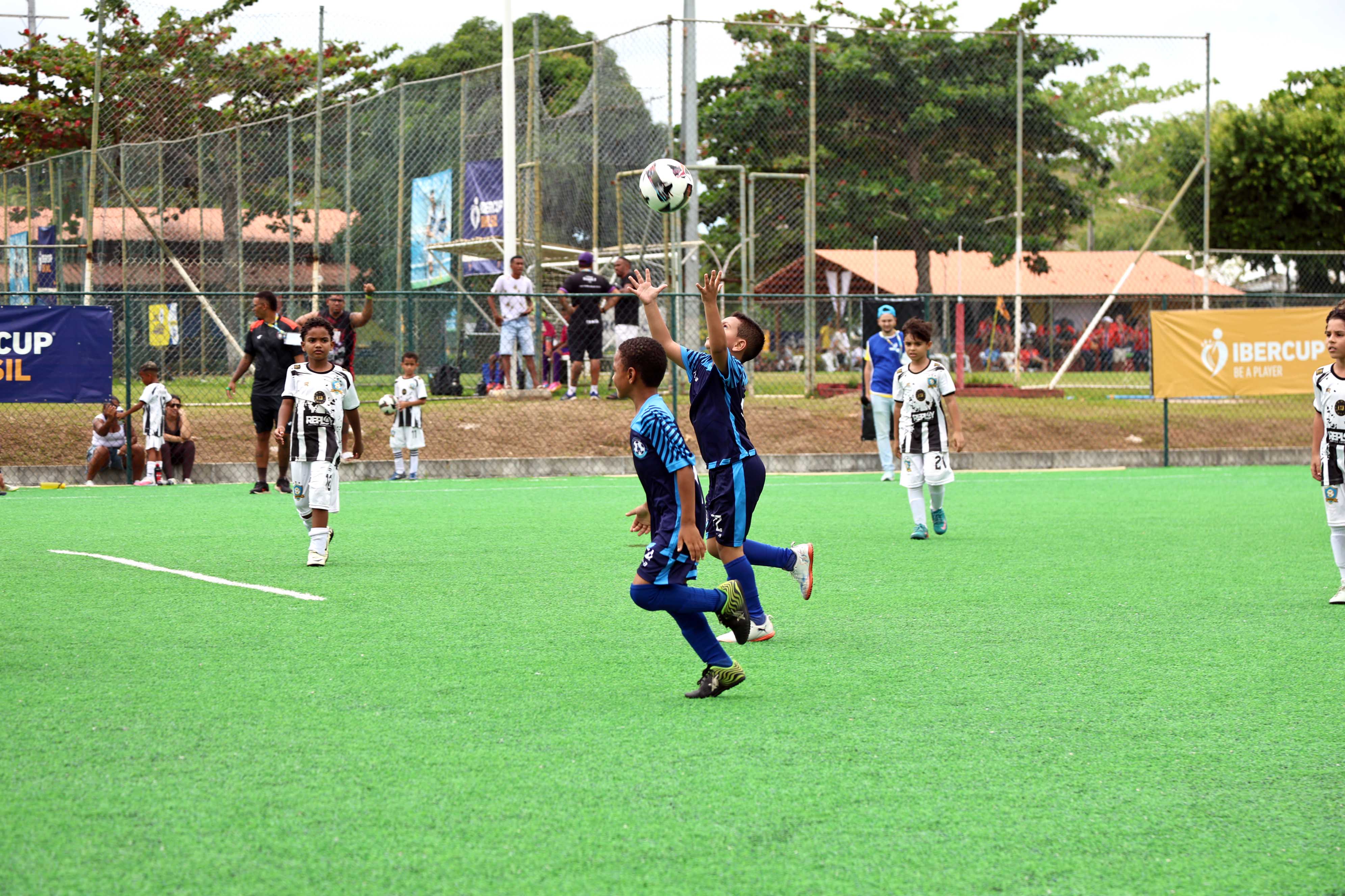 Torneio internacional de futebol de base estreia em Salvador com 1,5 mil atletas e mais de 100 equipes