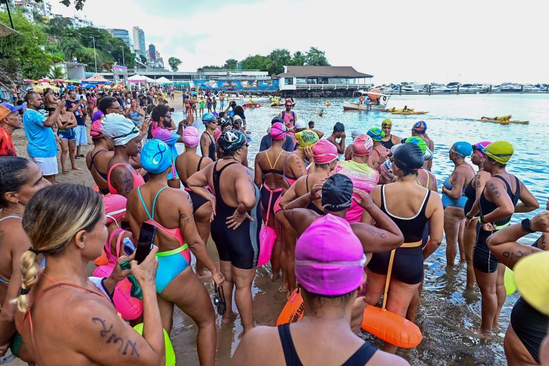 3ª edição do Mar & Elas reúne mais de 200 mulheres em prova de natação em Salvador