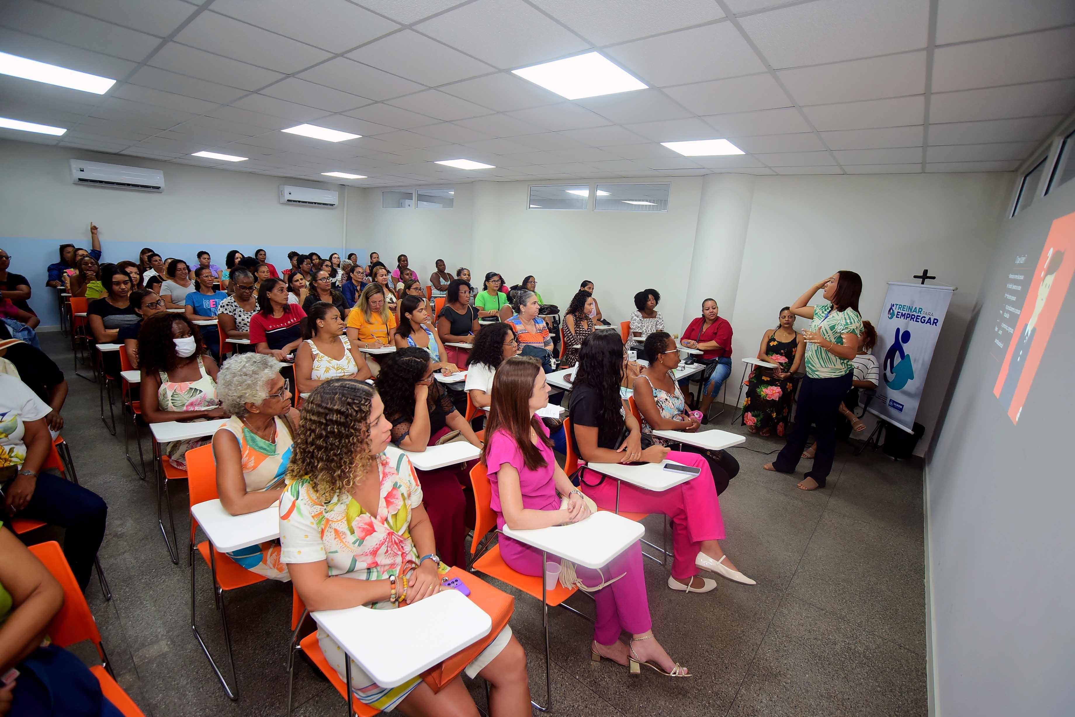 Prefeitura inicia programação do Mês da Mulher com 395 vagas de emprego exclusivas em Salvador