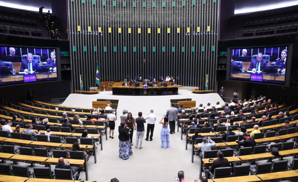 Com menos candidatos, Câmara deve ter maior número de reeleições em 2026