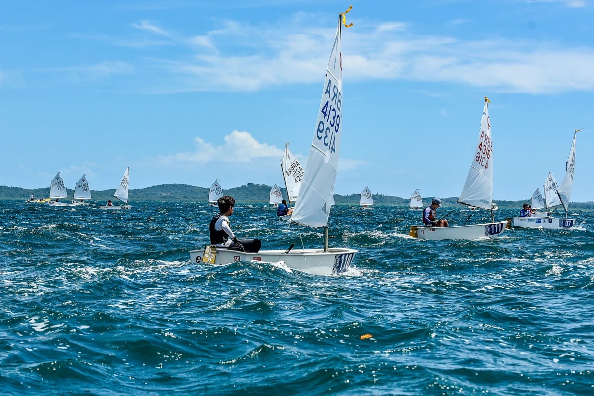 Promessa da vela baiana disputa campeonato no Canadá com apoio do Governo do Estado