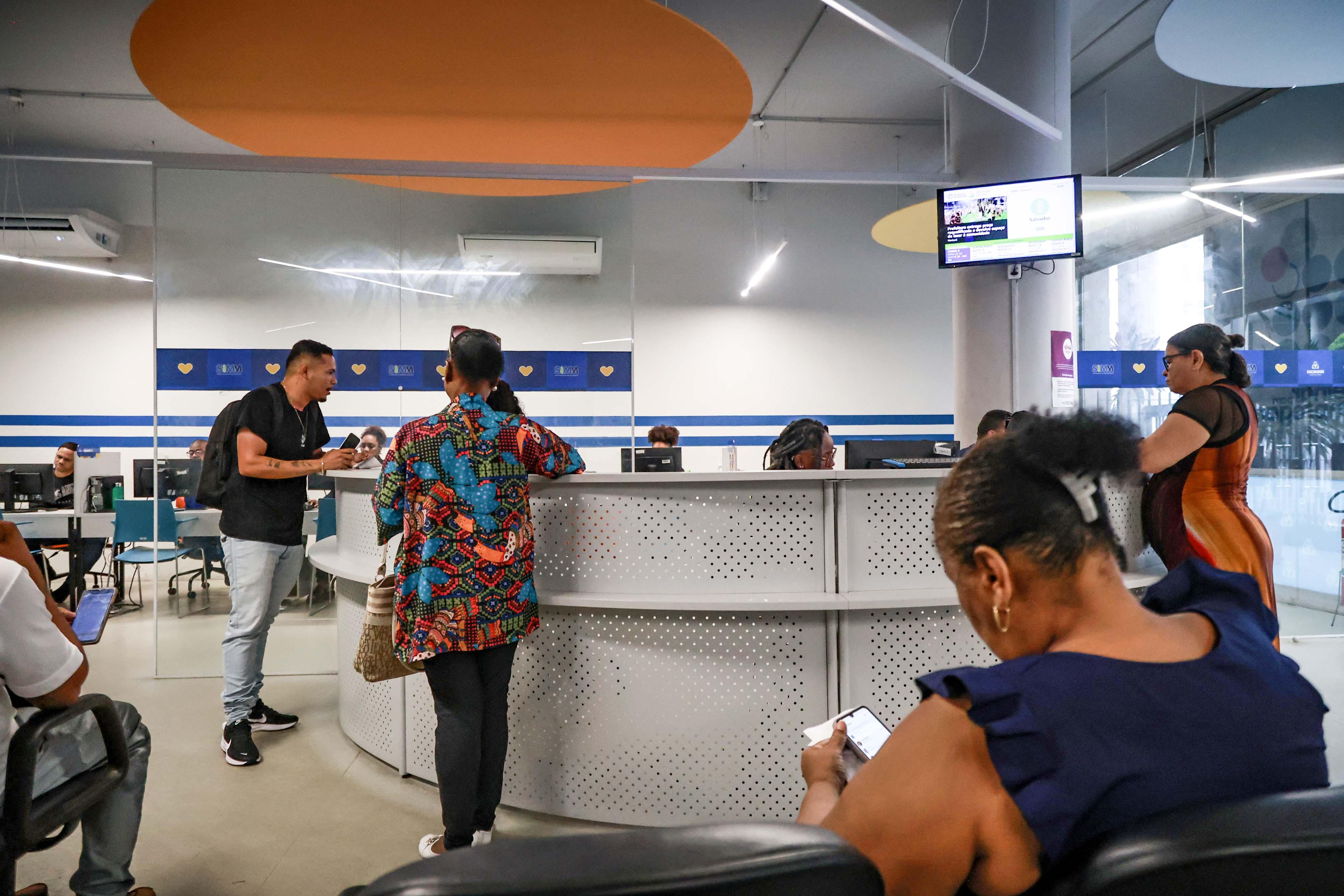 Simm intermedeia quase 6 mil vagas e ajuda a inserir mais de 2,3 mil pessoas no mercado de trabalho em 2026