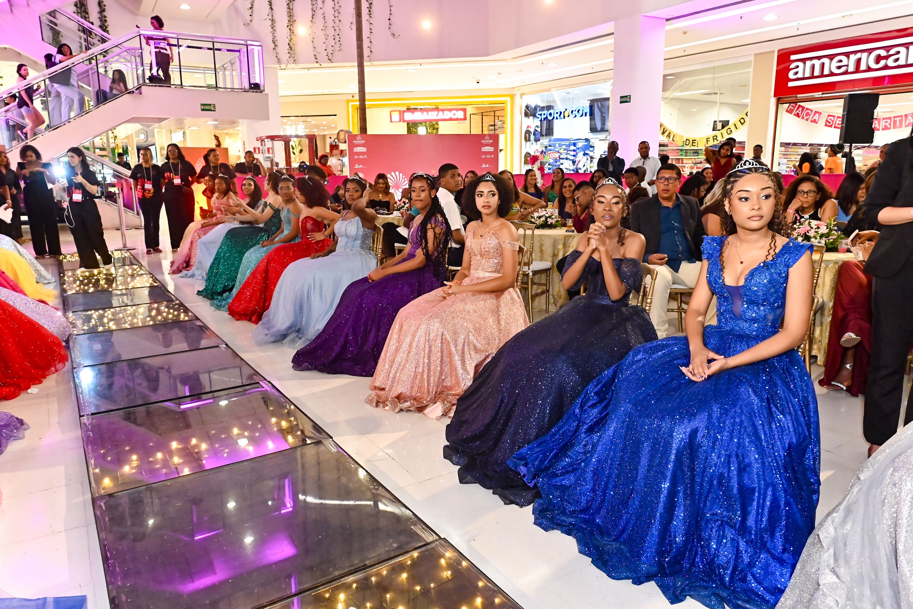 Projeto 'Brilha, Menina' realiza sonho de 26 adolescentes com festa de 15 anos em Salvador