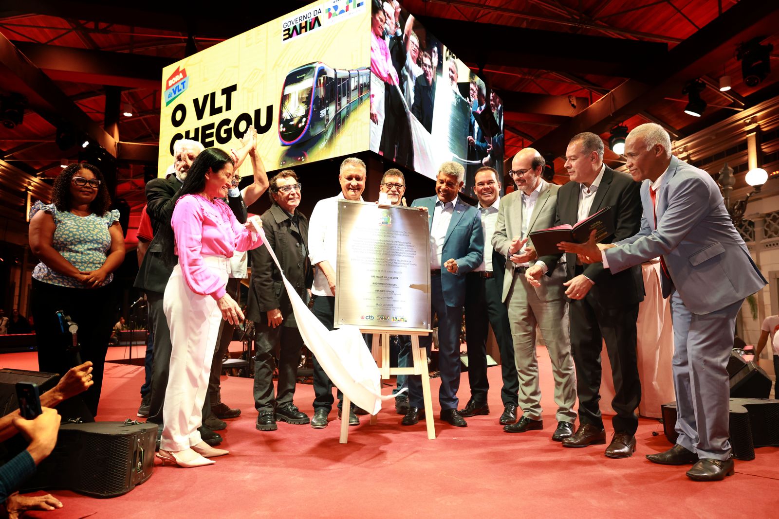 Jerônimo Rodrigues entrega primeira estação do VLT de Salvador e marca avanço da nova mobilidade na capital baiana