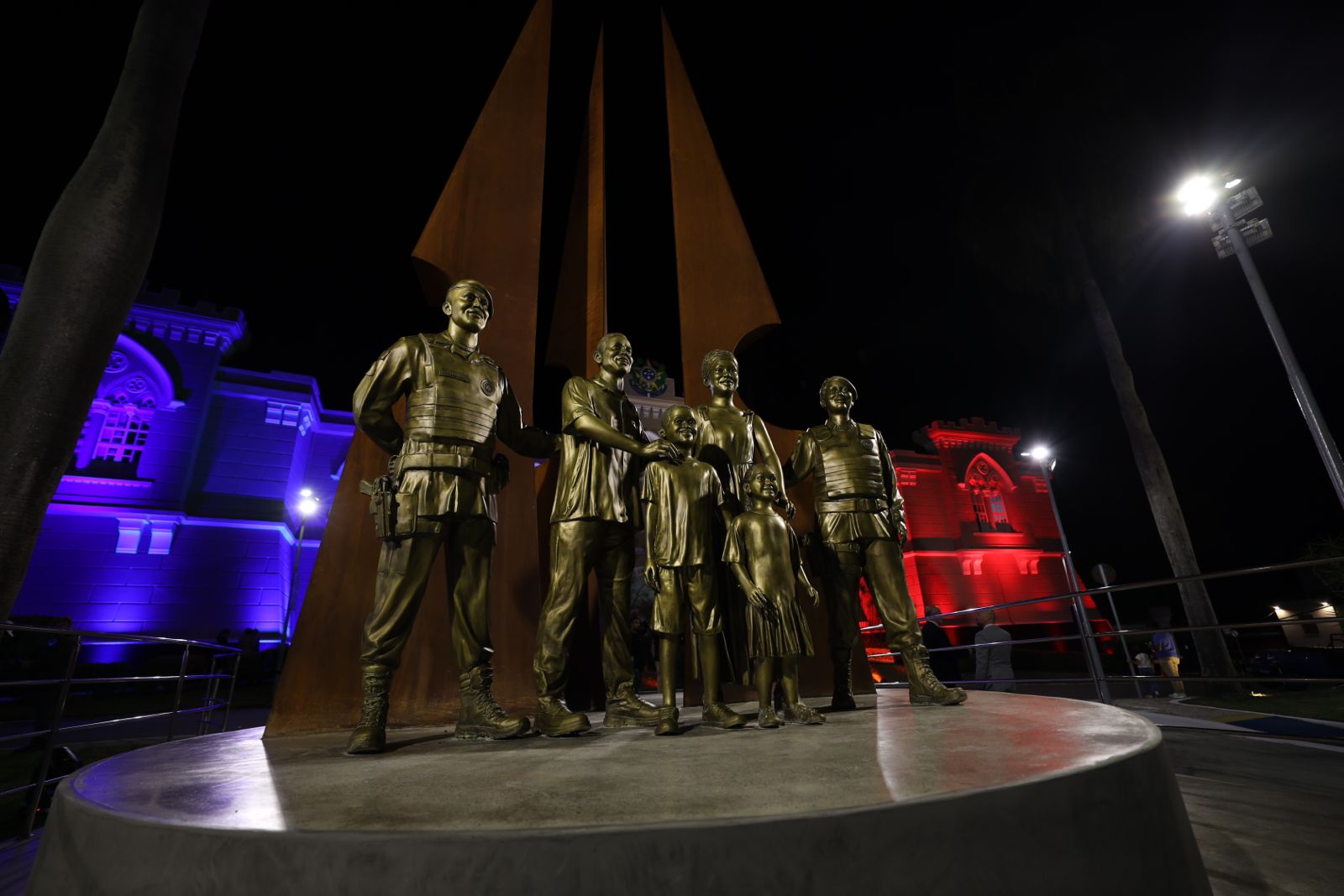 Bicentenário da PMBA é celebrado com homenagens, medalhas e monumento histórico em Salvador