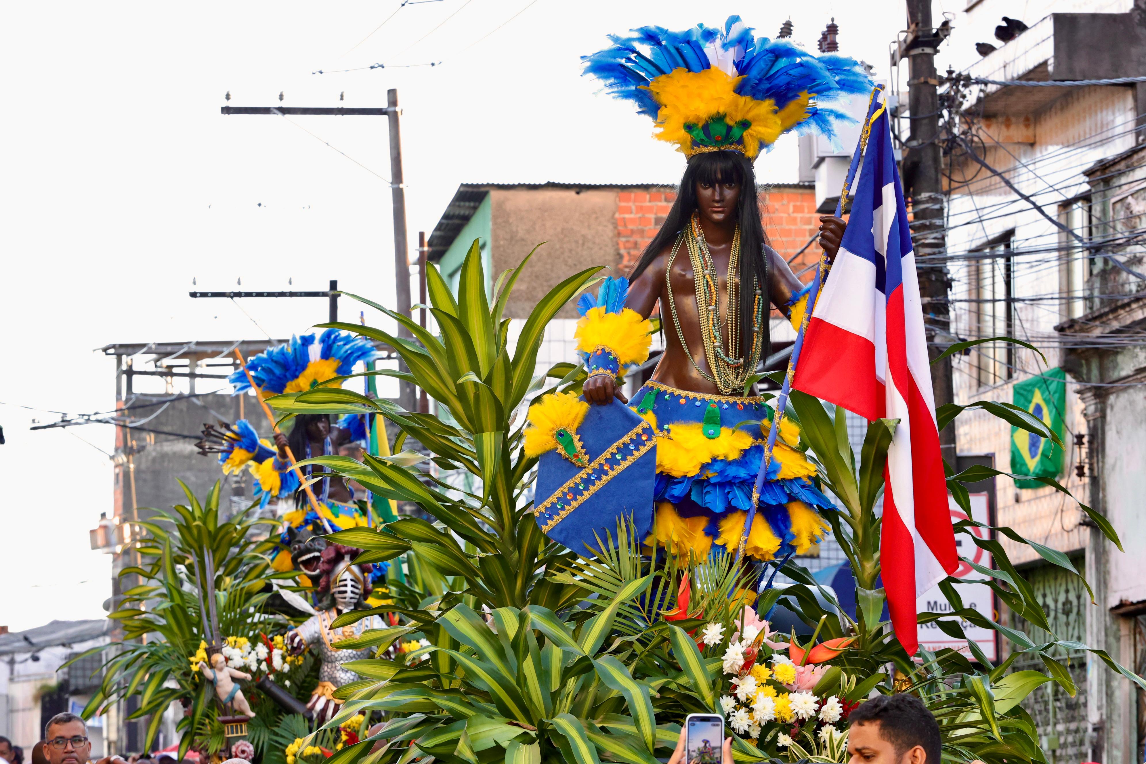 População lota as ruas do Centro Histórico de Salvador para celebrar a Independência do Brasil na Bahia