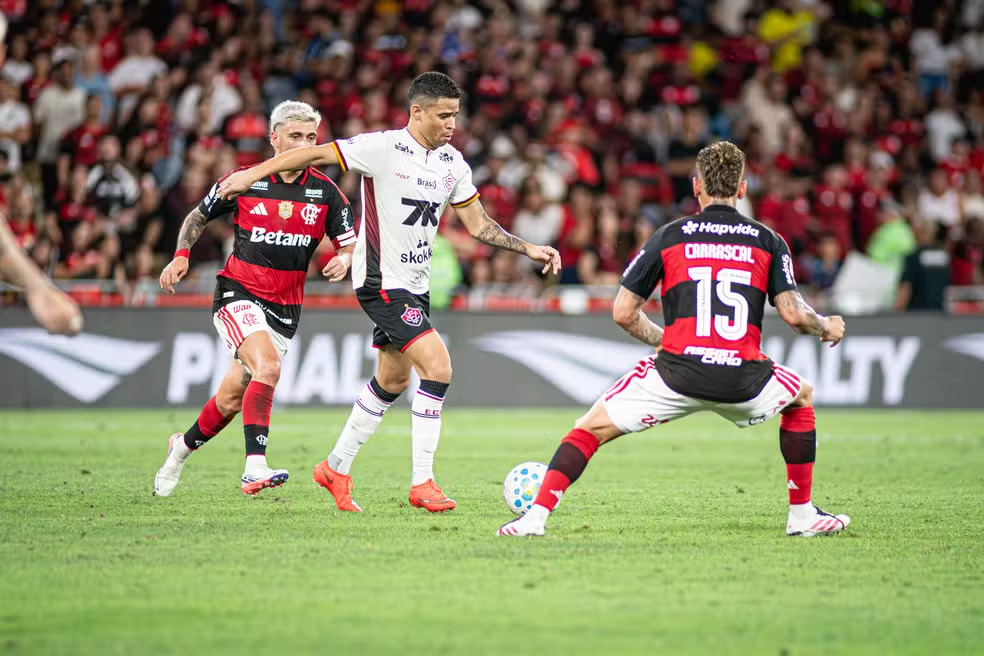 Vitória perde para o Flamengo no Maracanã pelo Brasileiro