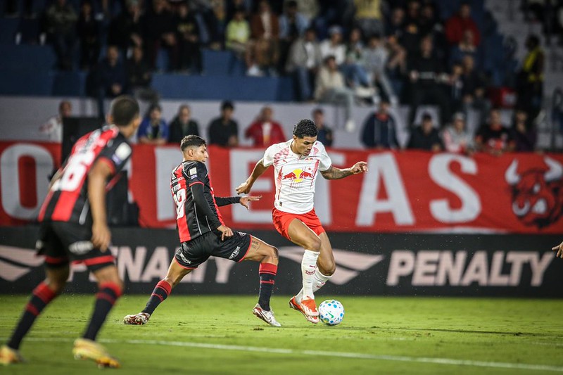 Vitória perde para o Red Bull Bragantino pelo Brasileirão