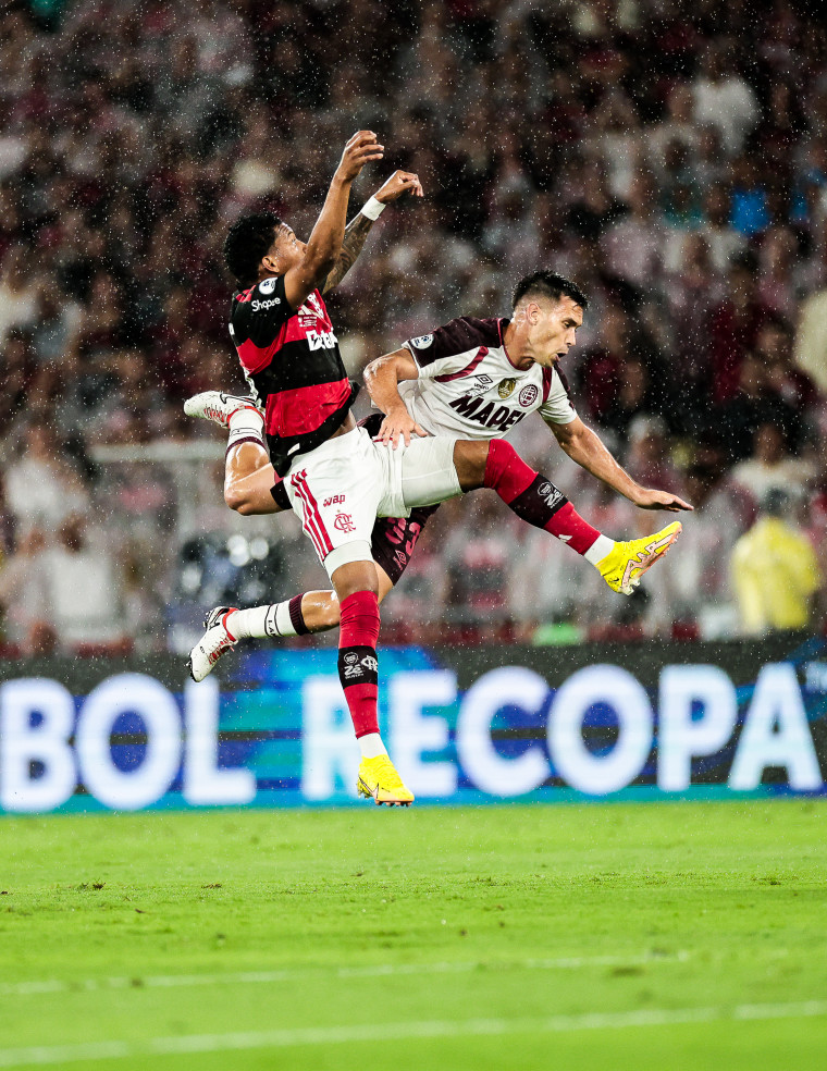 Flamengo sofre gols do Lanús na prorrogação e perde o título da Recopa