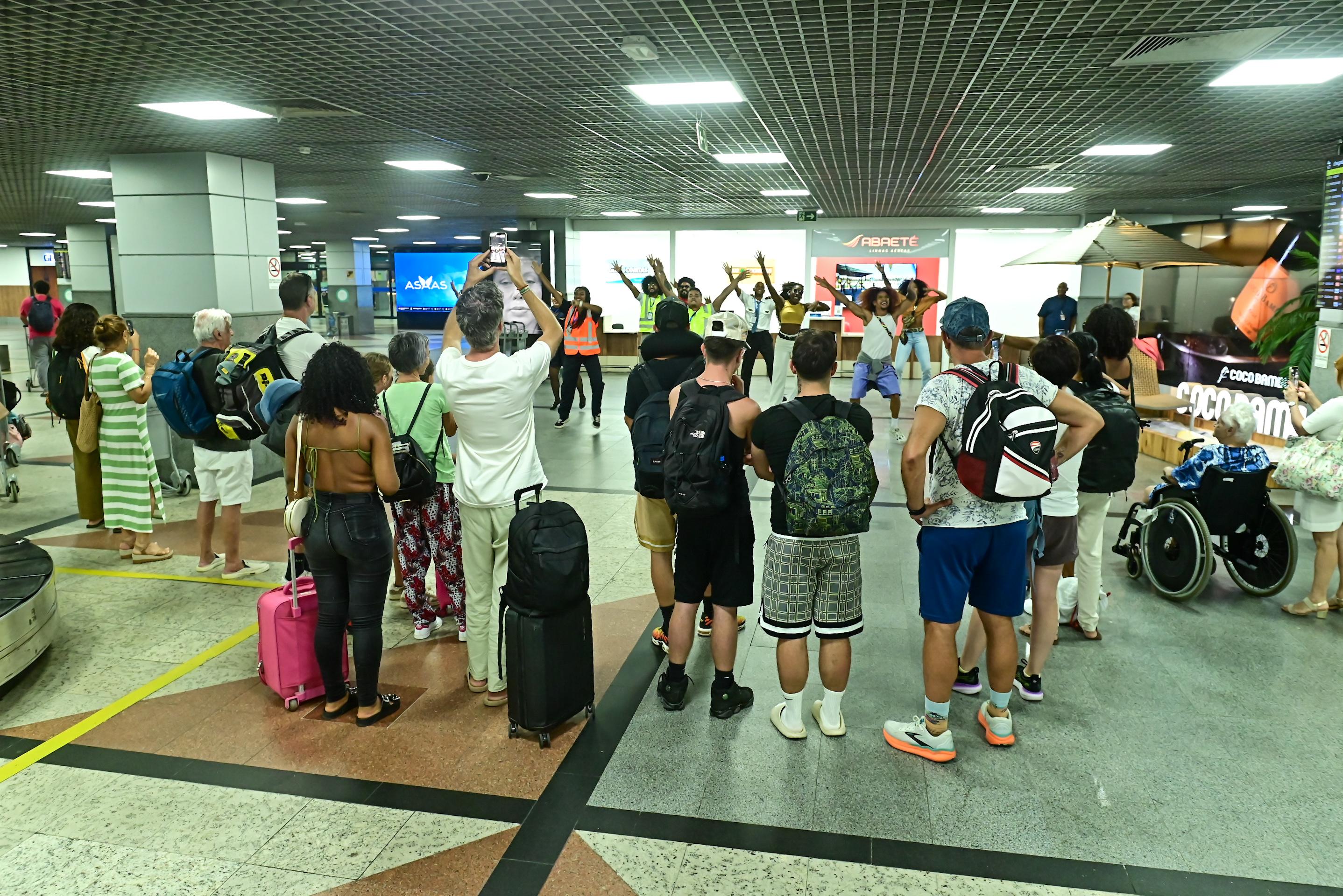 Receptivo no Aeroporto de Salvador celebra o samba e dá boas-vindas aos turistas para o Carnaval 2026 a partir desta quarta (11)