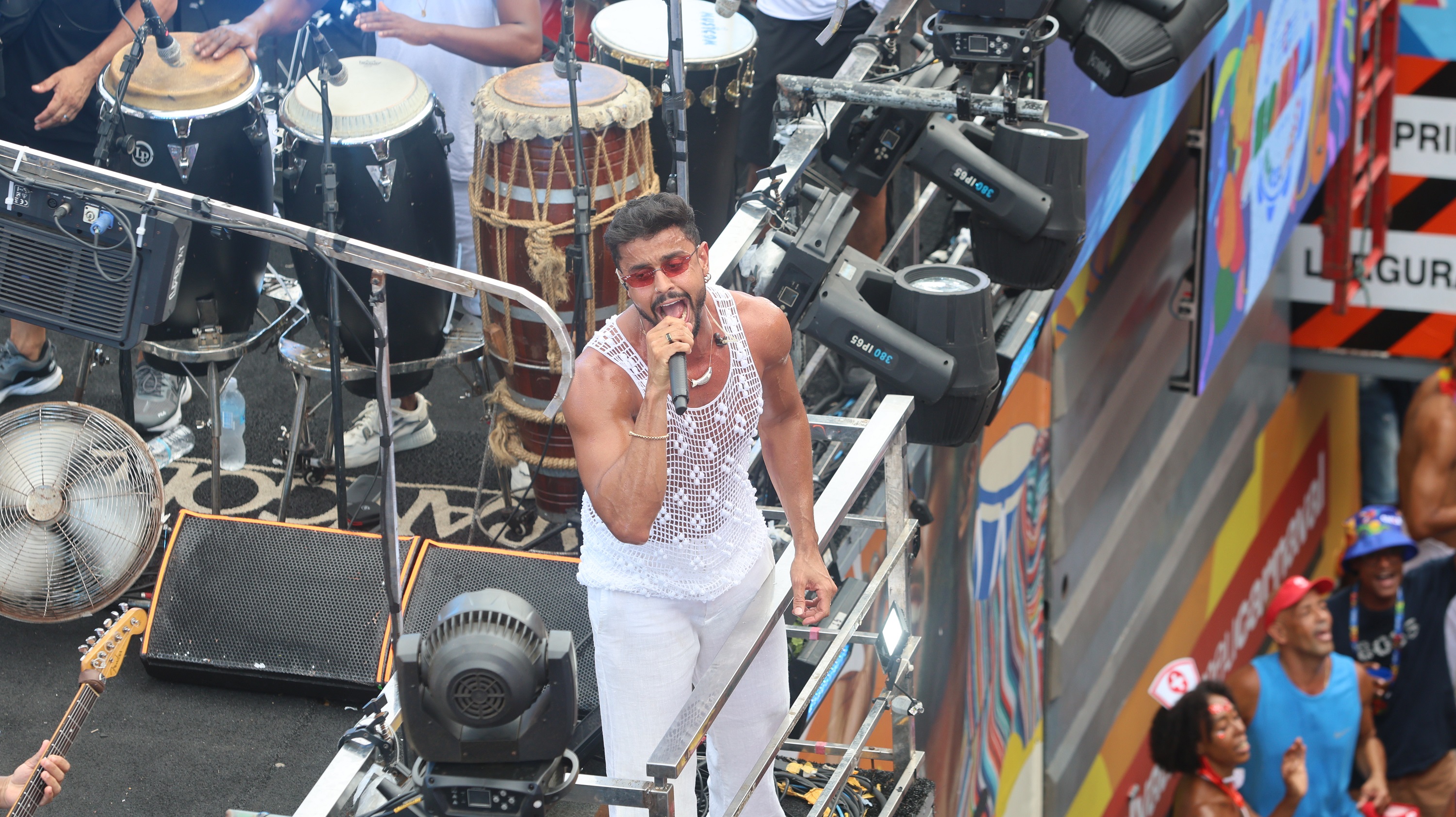 Parangolé arrasta folião pipoca no Circuito Osmar nesta segunda-feira (16)