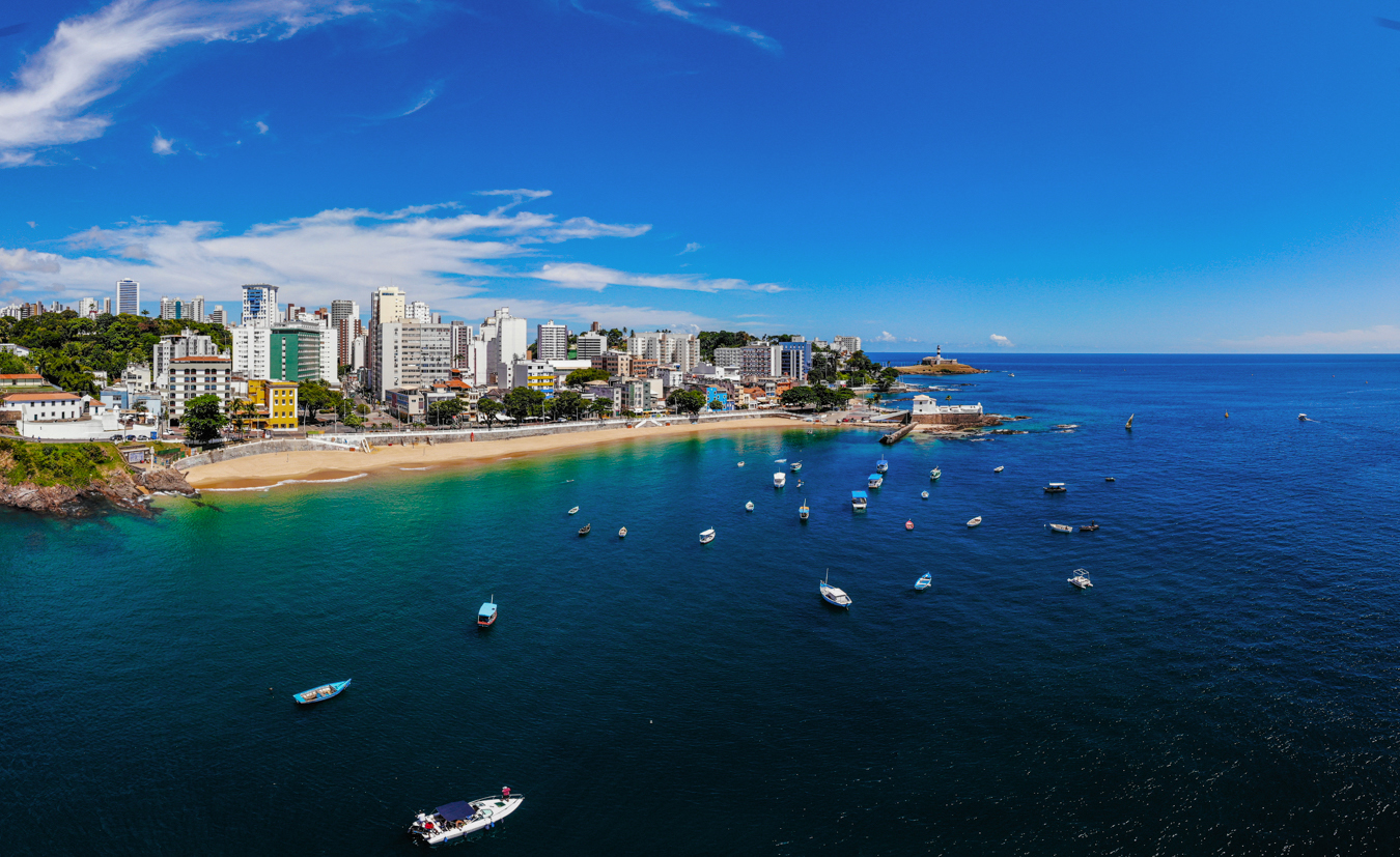 Prefeitura de Salvador inicia instalação de boias de delimitação de área de banho no Porto da Barra nesta terça (1º)