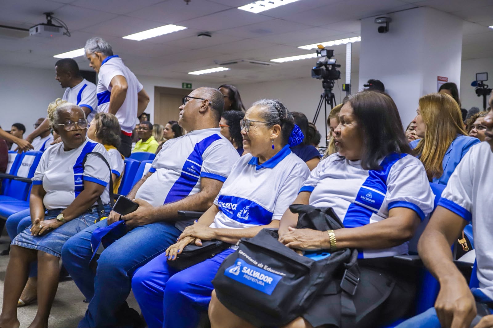 Prefeitura de Salvador cria Bolsa Presença para estudantes da EJA da rede municipal