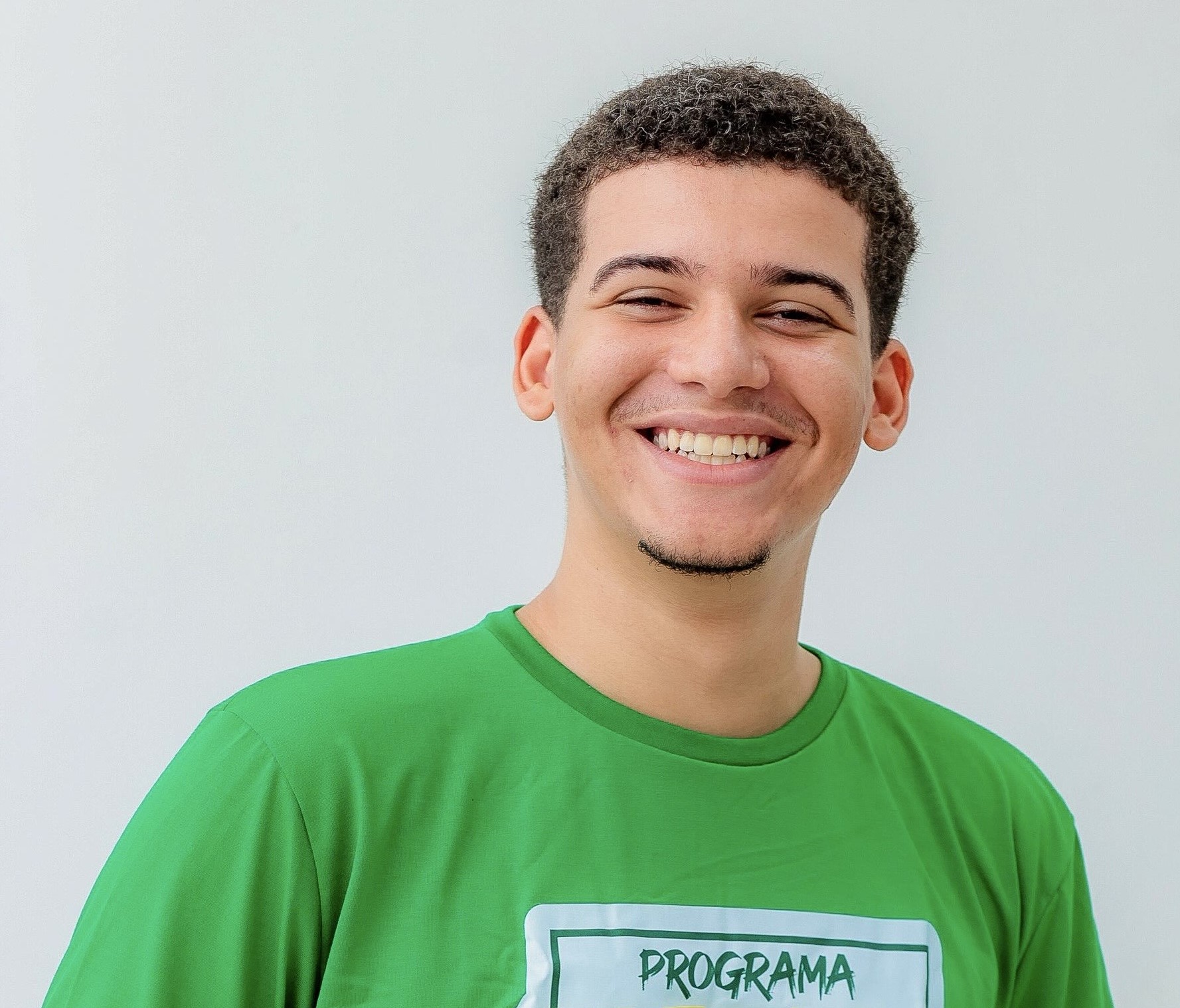 Estudante do Prepara Jovem conquista 840 pontos na redação do Enem e nota máxima na redação da Uneb