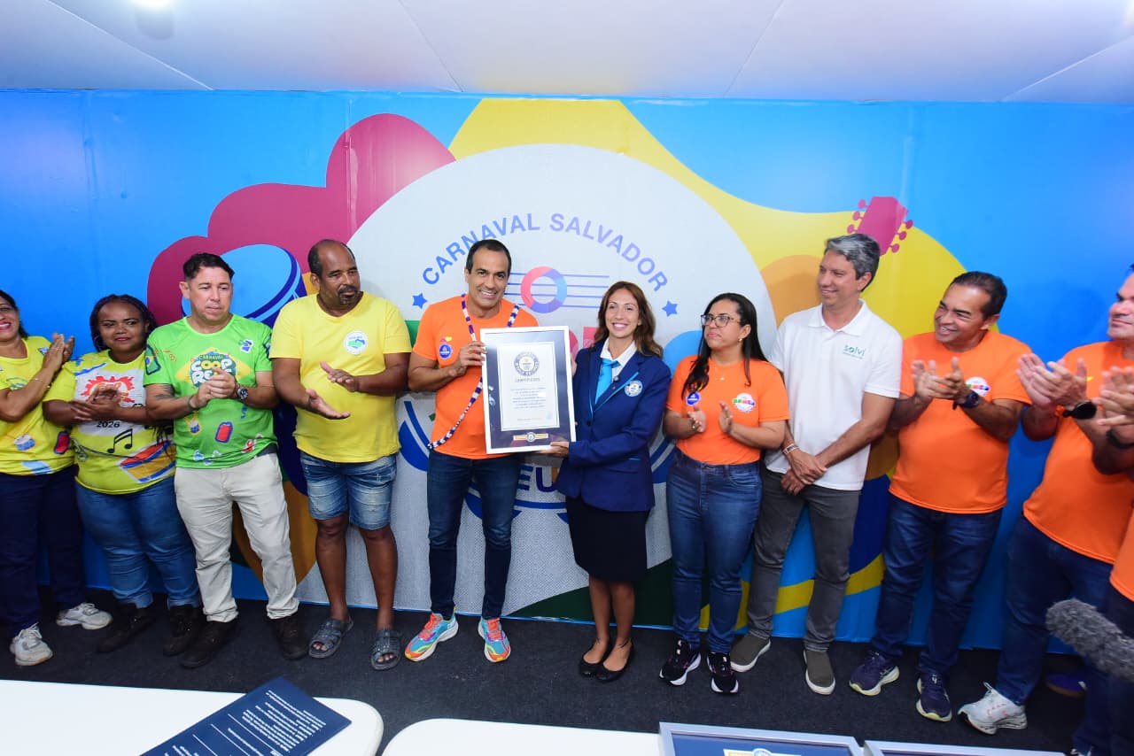 Carnaval de Salvador entra para o Guinness com a maior ação de reciclagem de latinhas do mundo