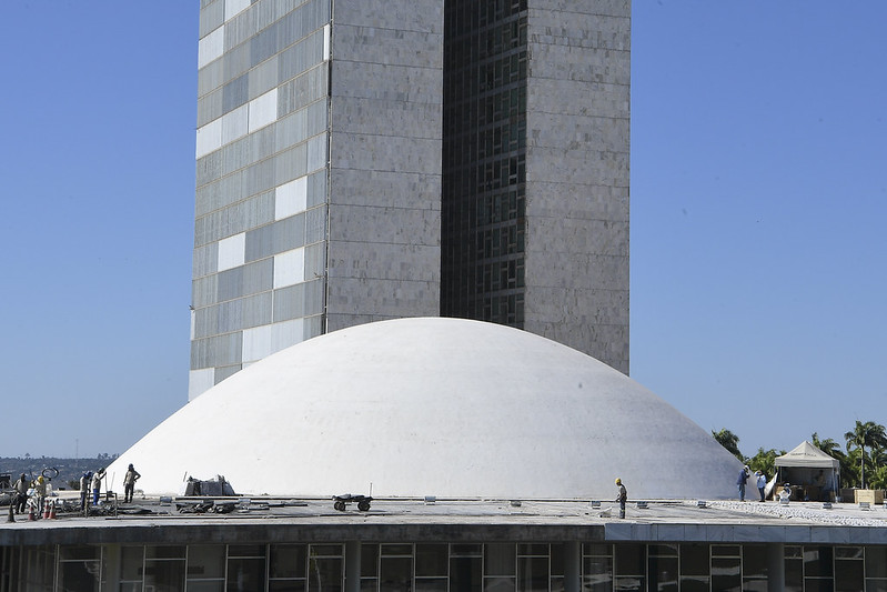 Congresso inicia recesso com anúncio de acordo para compensar desaceleração durante eleição