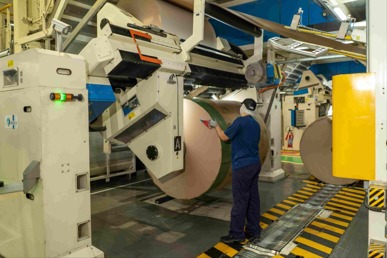 Redução da jornada de trabalho pode elevar custos das empresas em até R$ 267 bilhões ao ano, estima CNI