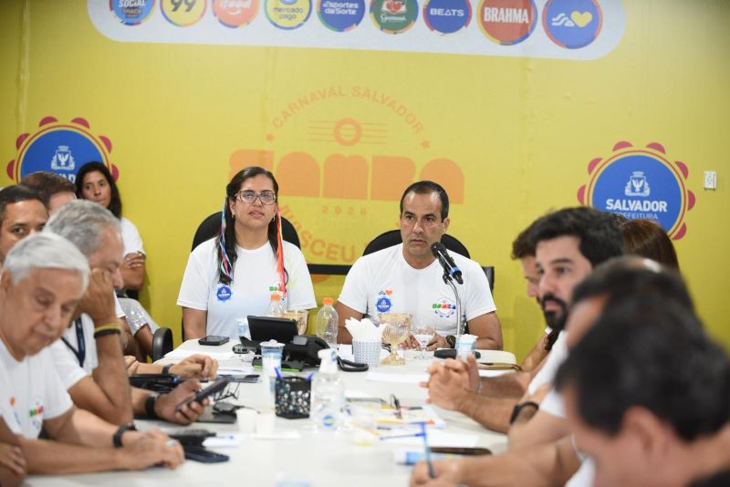 Mais de 1,2 milhão de pessoas participaram do primeiro dia de Carnaval em Salvador, afirma Bruno Reis