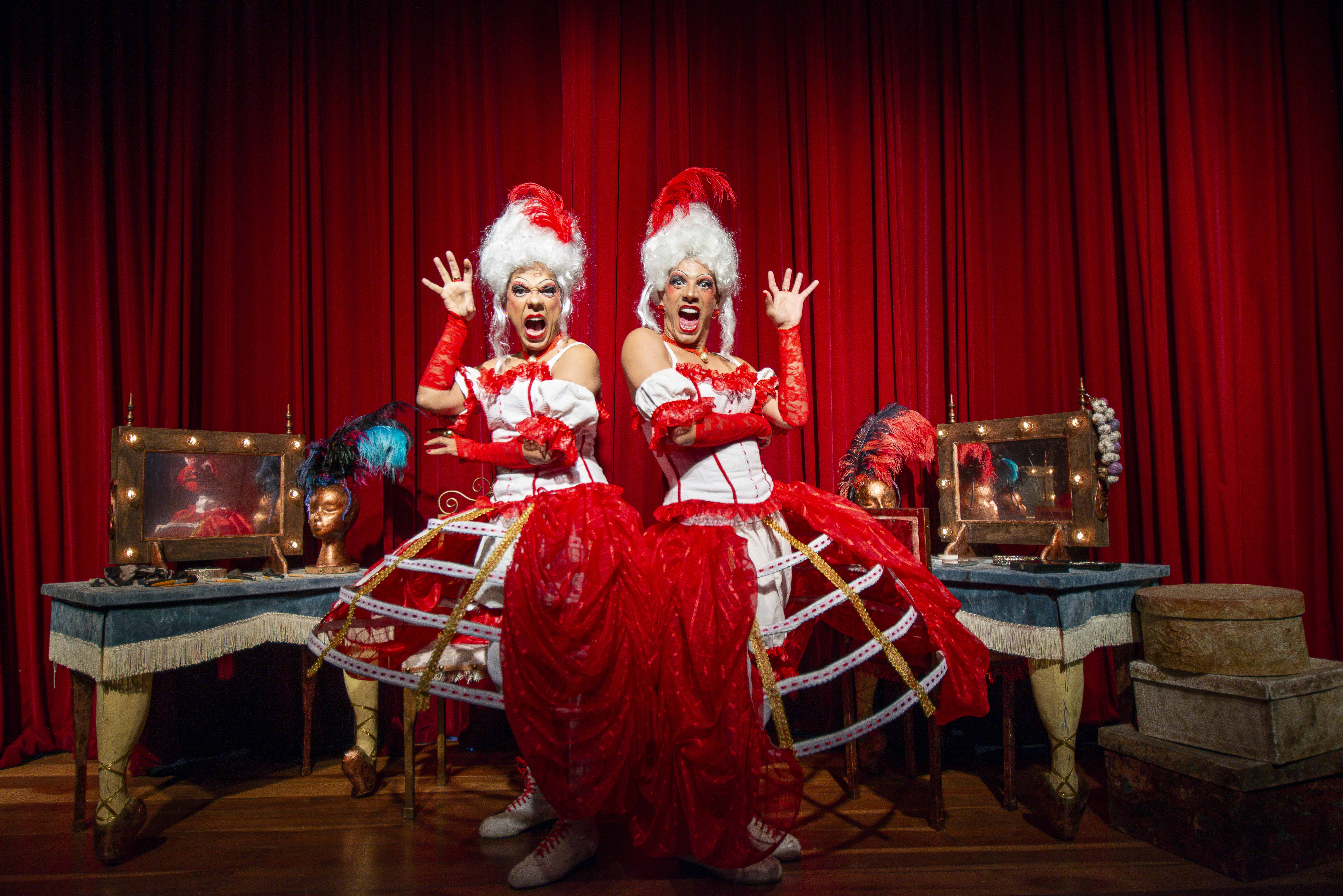 Após estrear com sessões esgotadas, "A Vida é um Cabaré!" segue temporada no Teatro SESI Casa Branca celebrando os 40 anos da Companhia Baiana de Patifaria