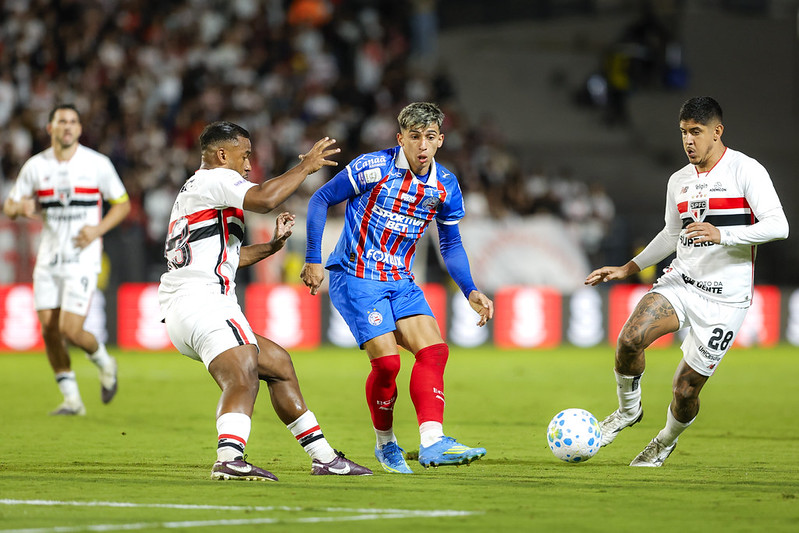 Bahia sai atrás, mas busca o empate com o São Paulo nos acréscimos