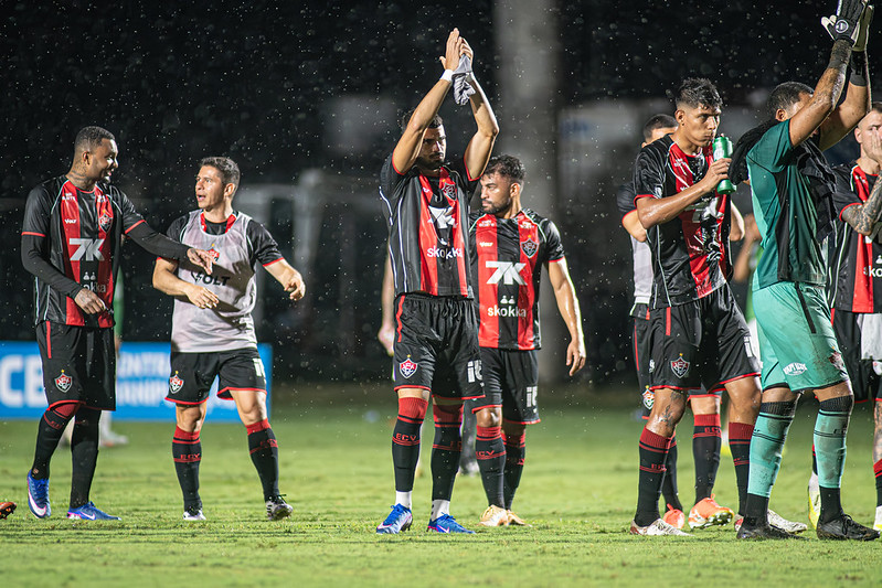 Vitória busca se aproximar do G-6 no duelo contra o Fluminense