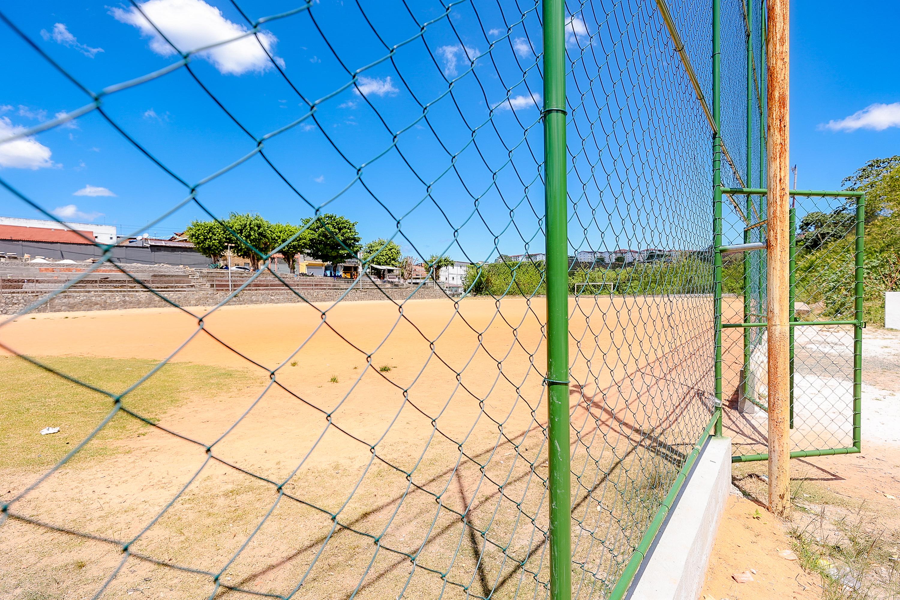 Obras de requalificação do Campo do KM 25 avançam em Simões Filho