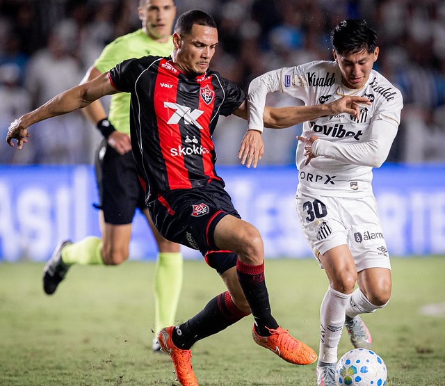 Vitória perde para o Santos e segue sem vencer fora de casa no Brasileirão