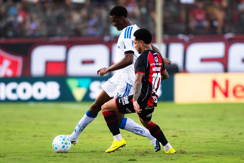 Vitória sofre virada e perde para o Cruzeiro no Barradão