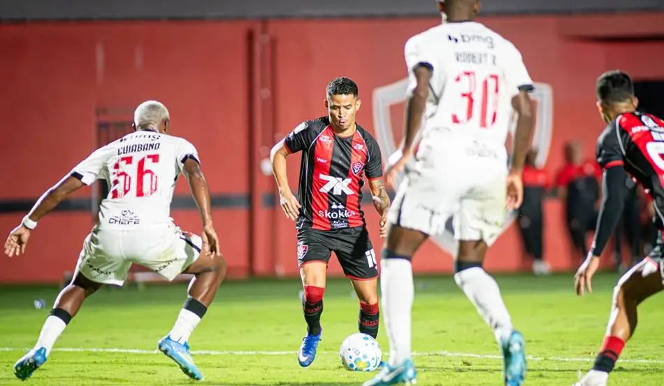 Vitória perde para o Vasco no Barradão e é eliminado da Copa do Brasil