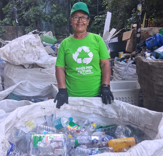 Reciclagem beneficia meio ambiente e gera renda para famílias em Salvador