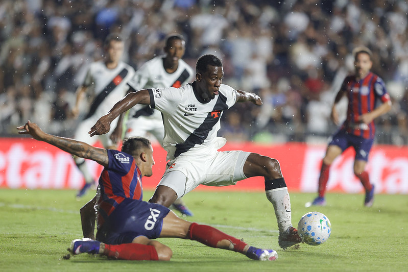 Bahia vence Vasco fora de casa  e assume vice-liderança provisória do Brasileirão