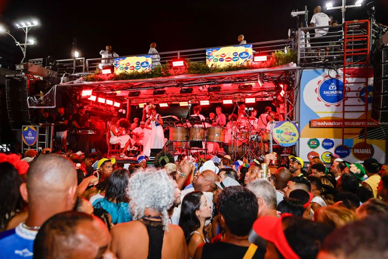 Campo Grande pulsa ao som de 110 anos de samba na abertura da folia