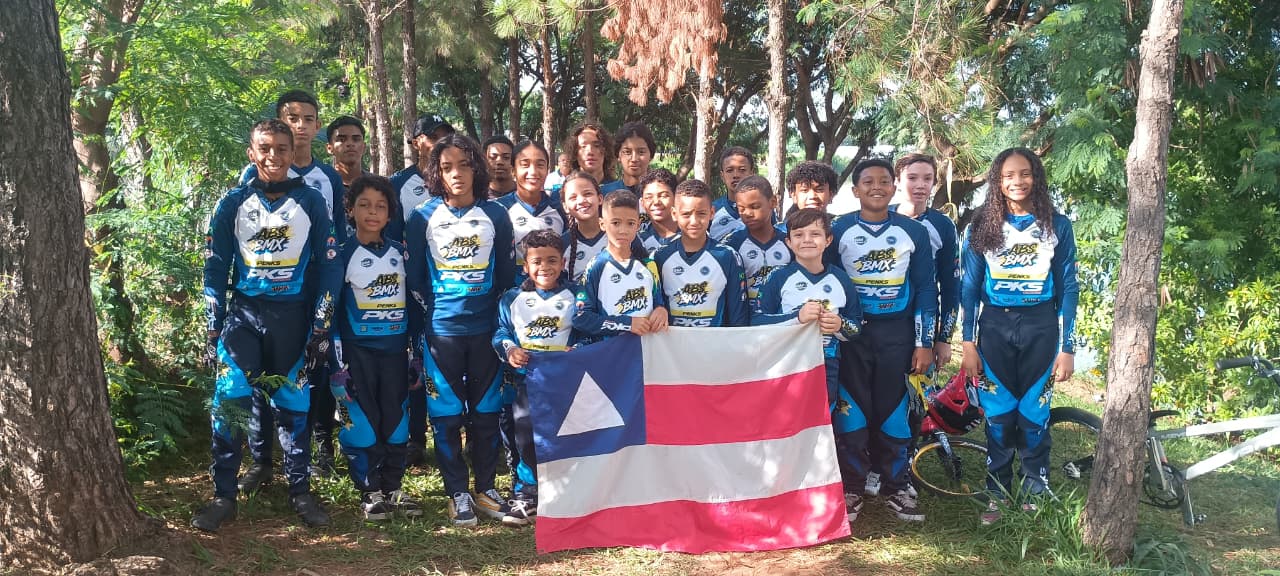 Baianos disputam competições nacionais de tiro com arco, BMX e stand up paddle com apoio do Governo do Estado