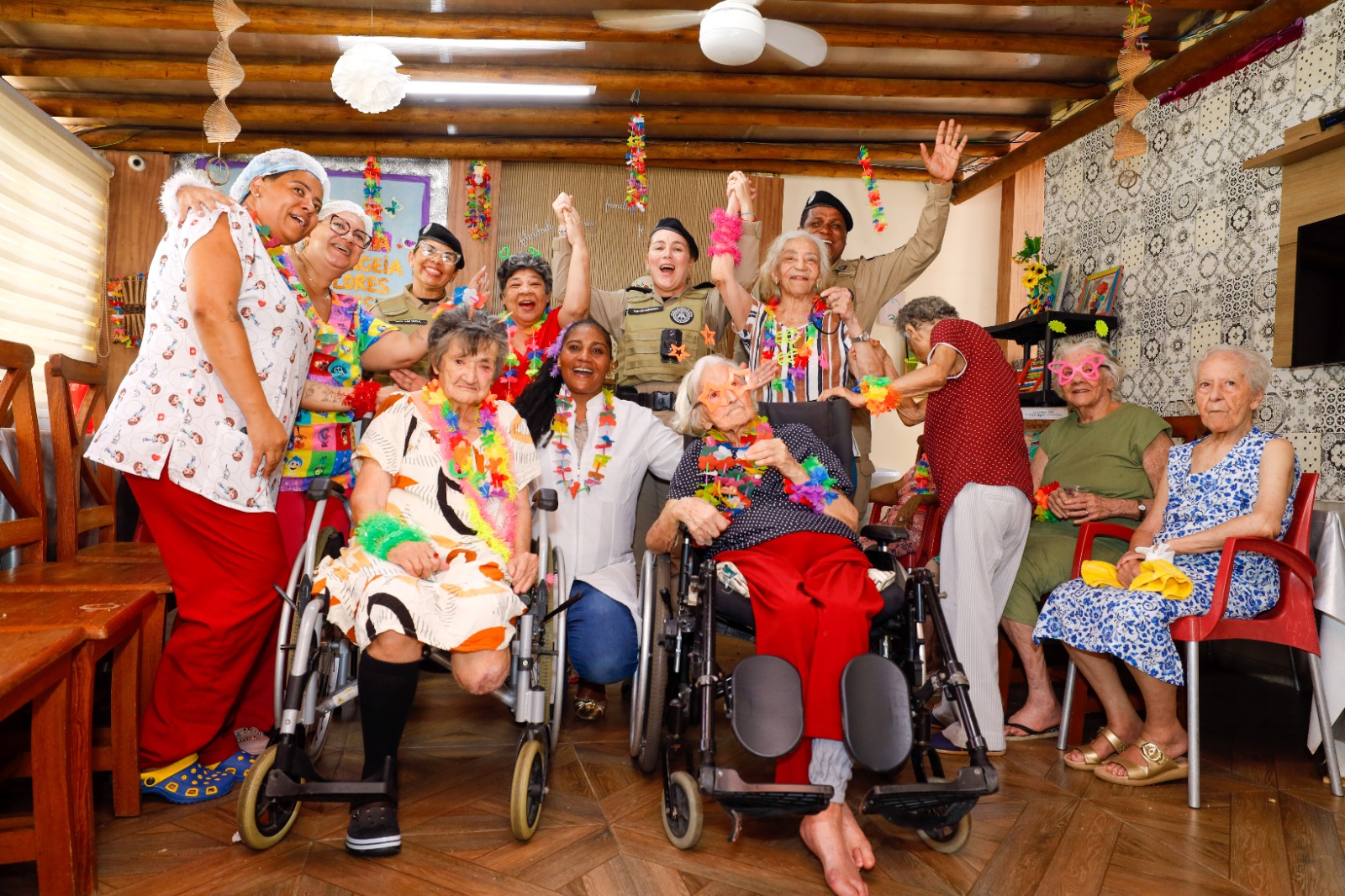 Teatro da PM leva pré-carnaval a lares de idosos em ação de acolhimento e valorização da vida