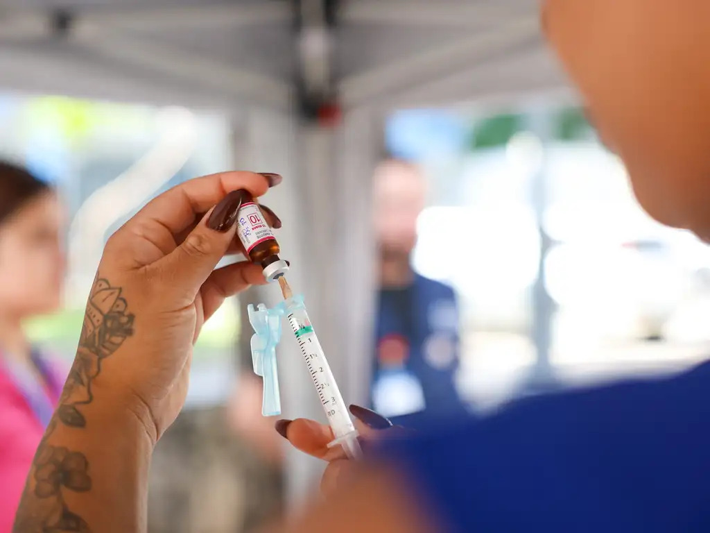 Prefeitura reforça vacinação contra o HPV para adolescentes de 15 a 19 anos