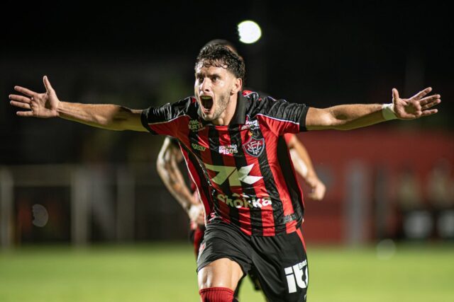 Vitória bate o Bahia de Feira no Barradão e assume a vice-liderança do Baiano