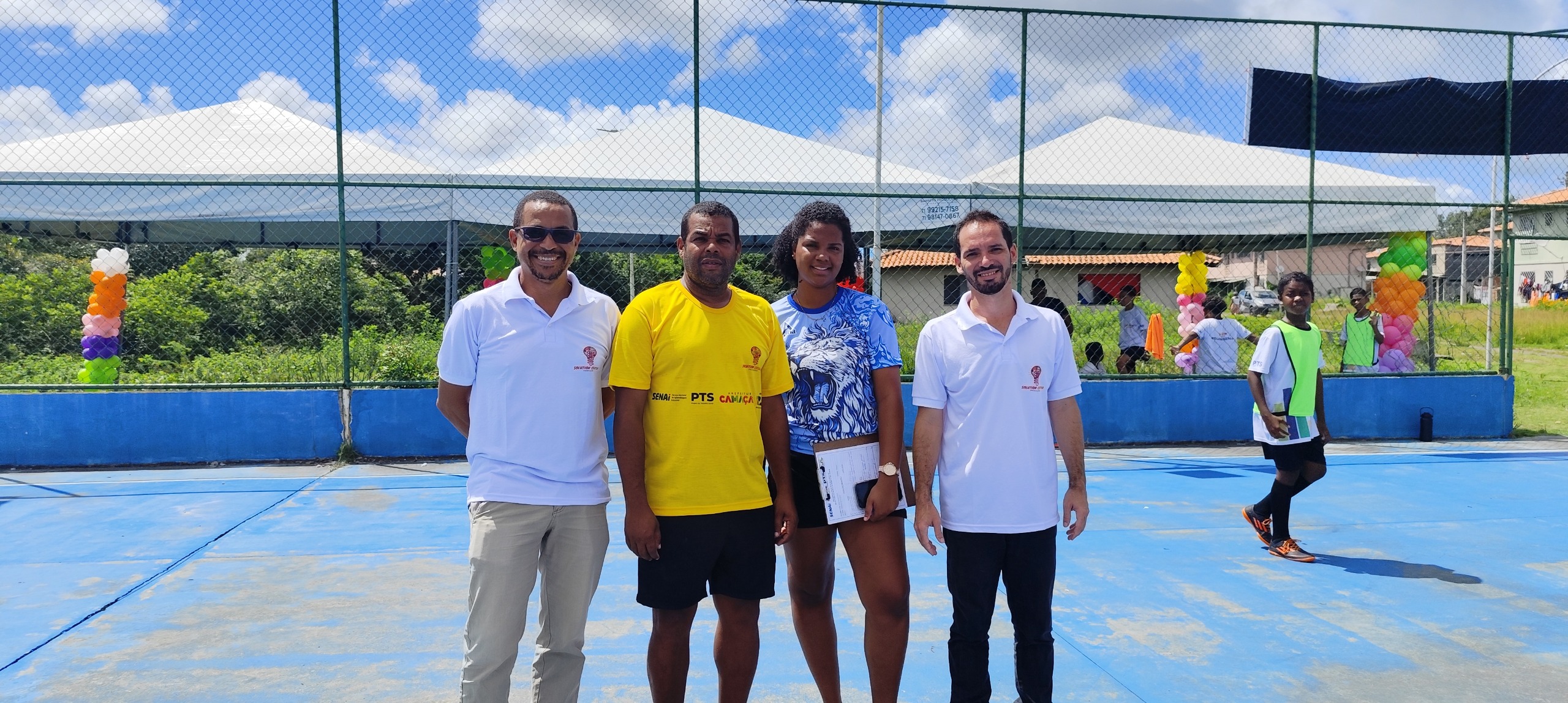 Oficina de futebol gratuita contempla meninas e meninos do conjunto habitacional Sitio Horizonte, em Camaçari