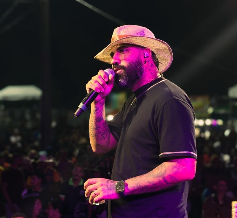 MATHEWS MORAES DÁ UM SHOW NA CAVALGADA NOTURNA 2026 EM DIAS D’ÁVILA COM ESPETÁCULO INESQUECÍVEL