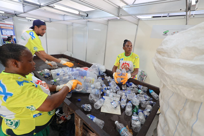 Mais de 140 toneladas retiradas das ruas: reciclagem transforma Carnaval em renda e política pública ambiental