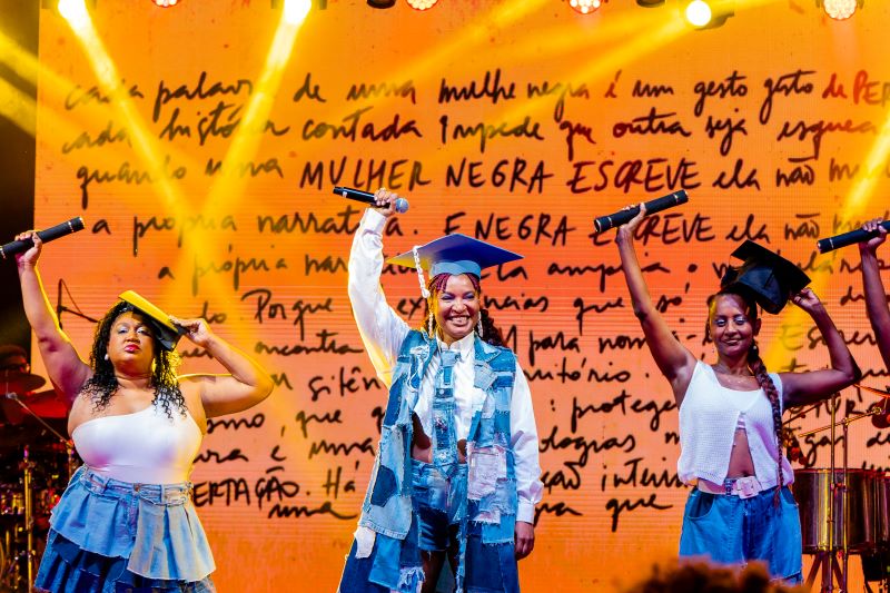 Com shows de Melly, Zezé Motta e Mariene de Castro, Circuito Mulheres Negras em Movimento reúne grande público na Praça Maria Felipa