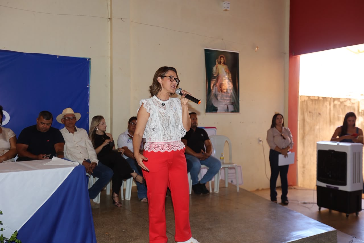 Baianópolis e Catolândia recebem 354 títulos de terra para agricultores familiares e ações de infraestrutura rural