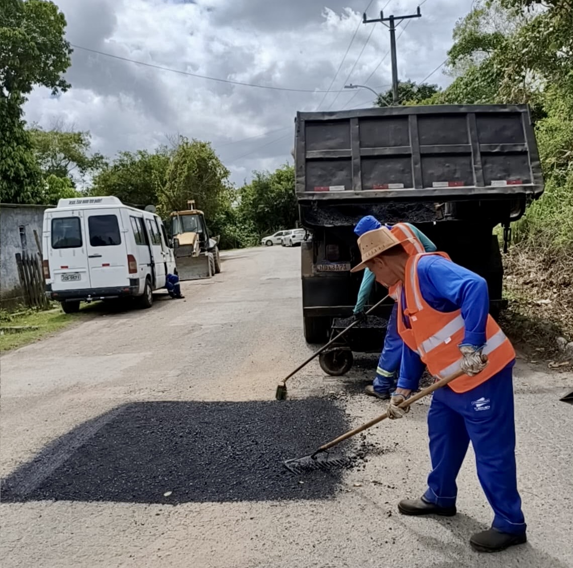 Prefeitura realiza operação tapa-buracos no Alto da Pensão, em Mapele