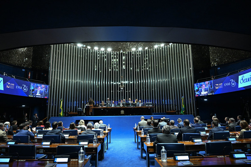 Na última semana antes do recesso, presidências do Congresso liberam parlamentares para ‘home-office’